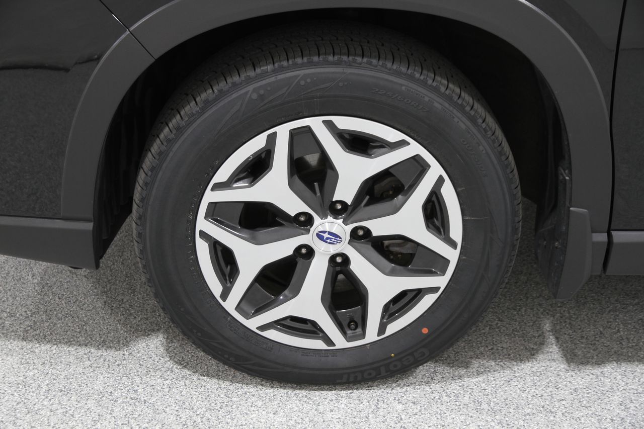 2020 Subaru Forester Premium photo 25