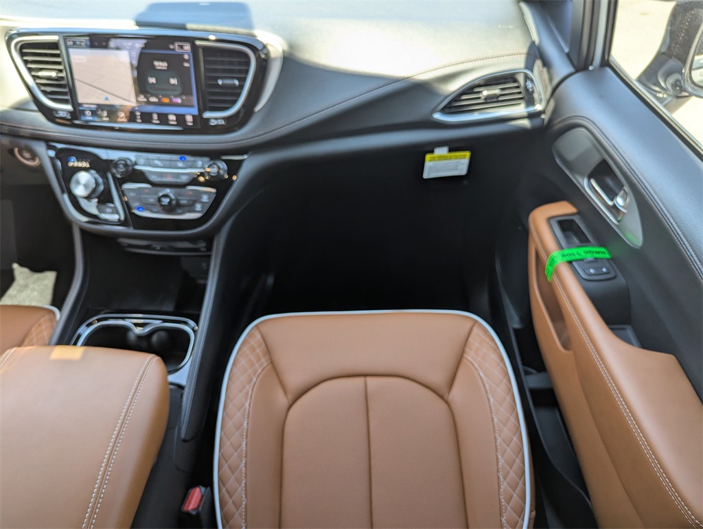 2026 Chrysler Pacifica Pinnacle photo 14