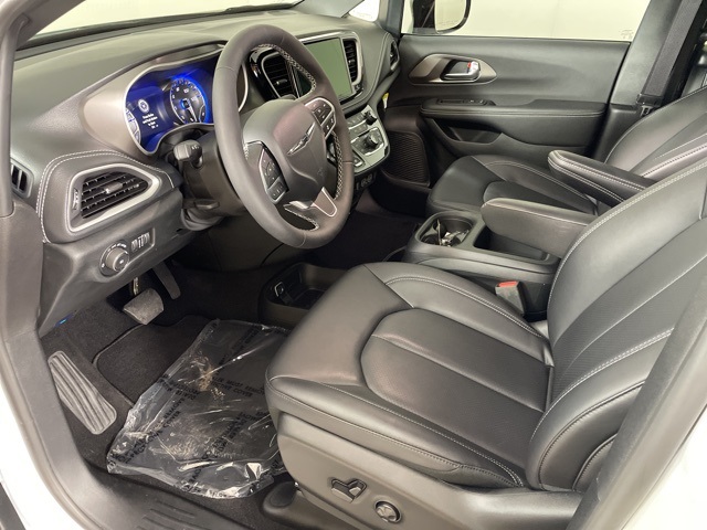 2025 Chrysler Pacifica photo 16