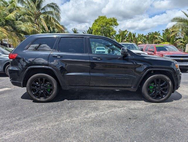 2019 Jeep Grand Cherokee Altitude photo 3