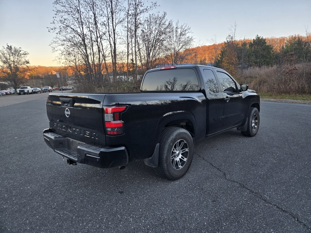 2022 Nissan Frontier S photo 2