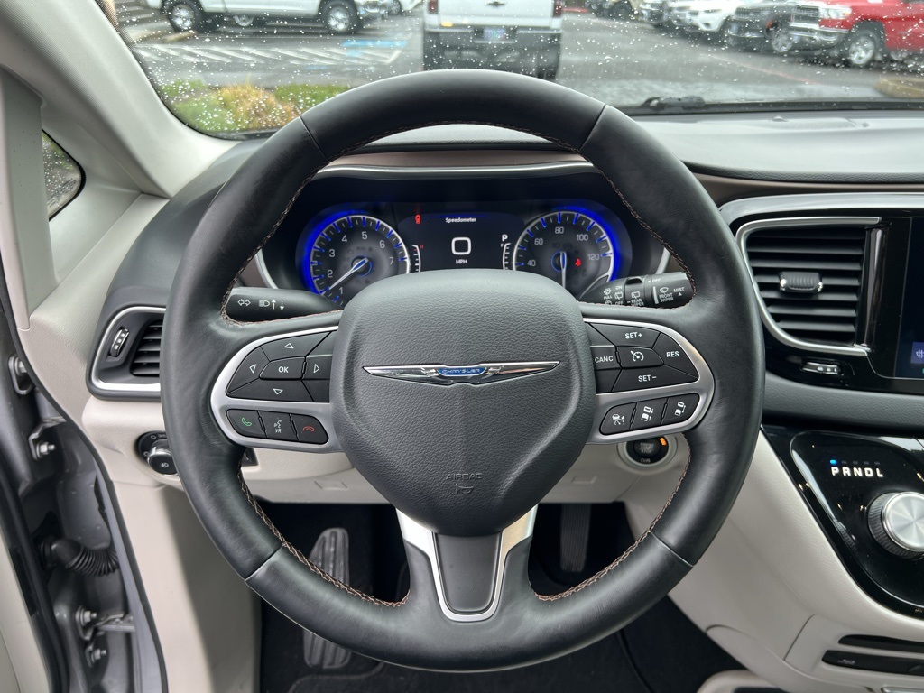 2017 Chrysler Pacifica Touring Plus photo 17