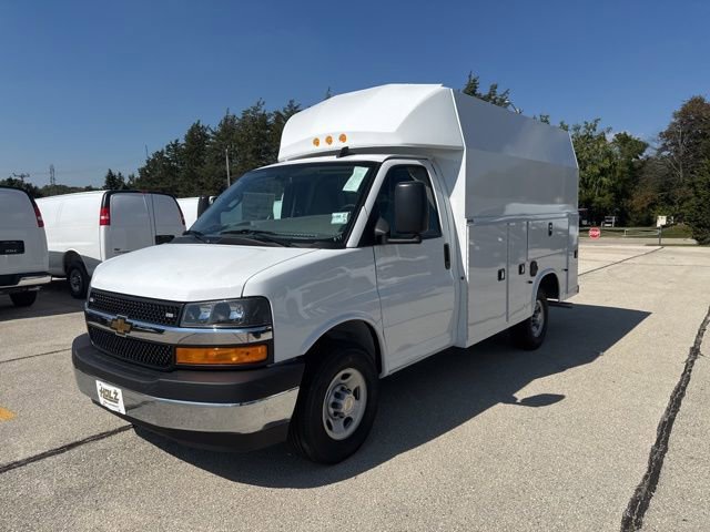 2025 Chevrolet Express Cutaway Base's photo