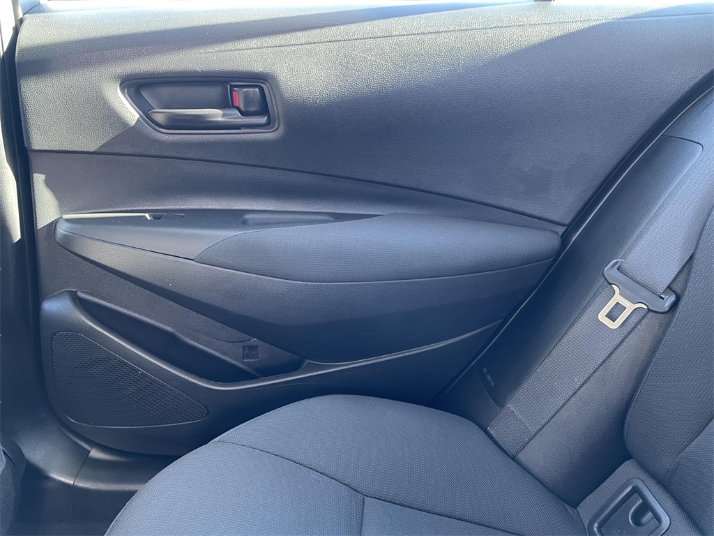 2022 Toyota Corolla LE photo 17
