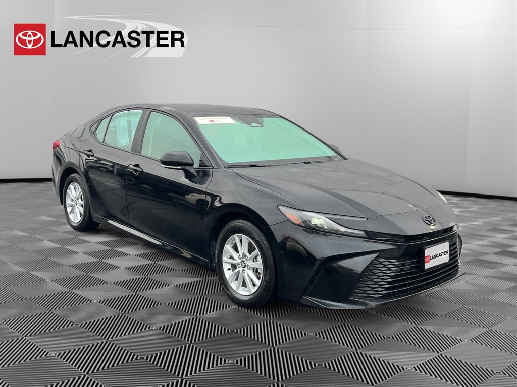 2025 Toyota Camry LE's photo