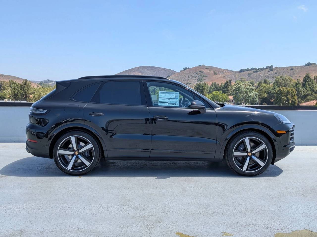 2025 Porsche Cayenne photo 8