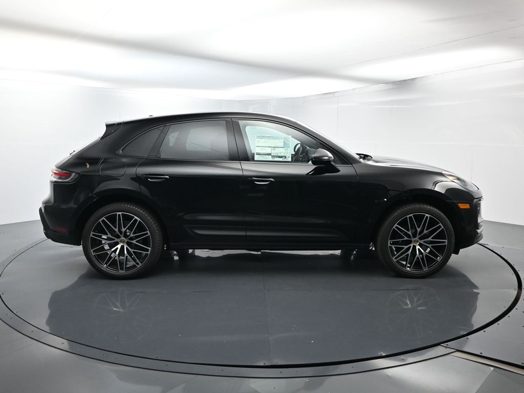 2026 Porsche Macan T photo 14