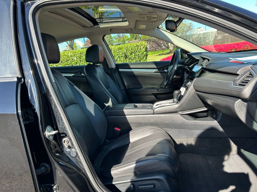 2017 Honda Civic Touring photo 28