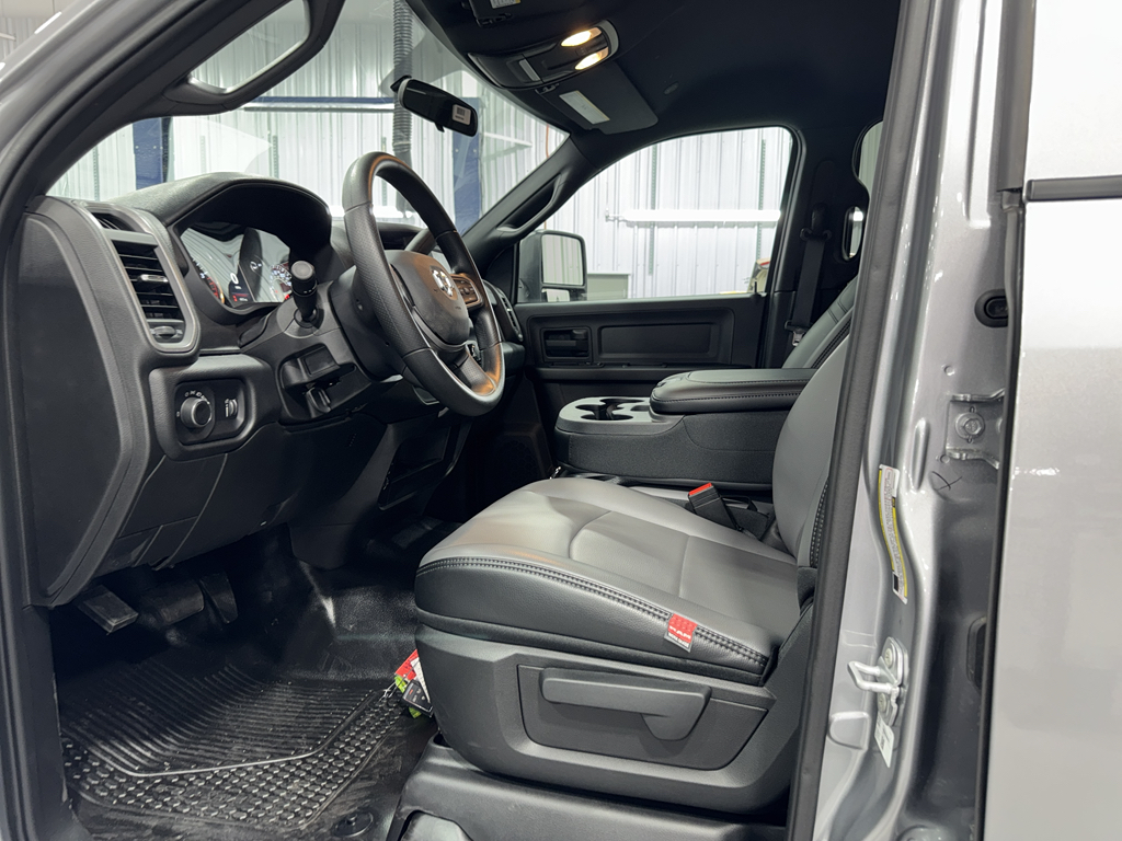 2024 Ram 3500 Tradesman photo 3