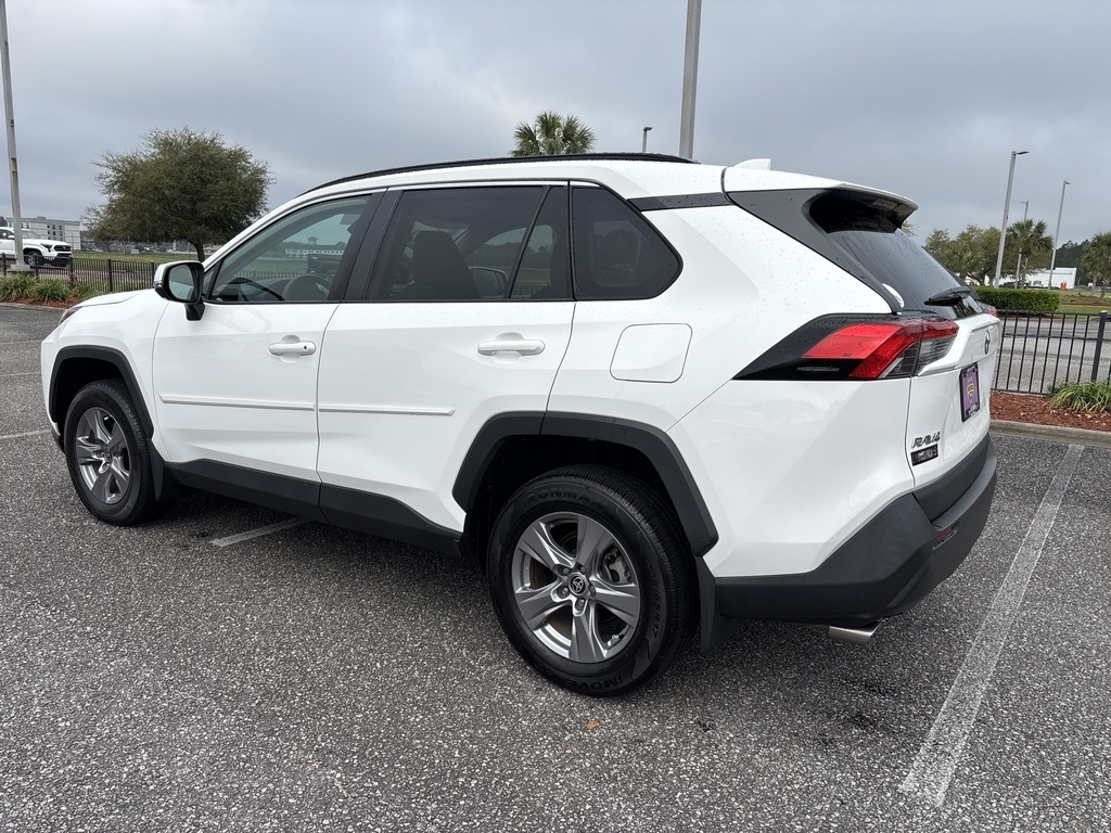 2022 Toyota RAV4 XLE photo 3