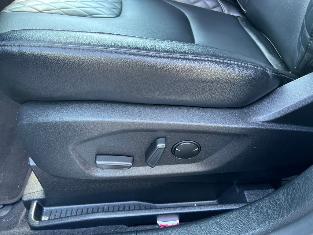 2024 Ford Edge Titanium photo 13