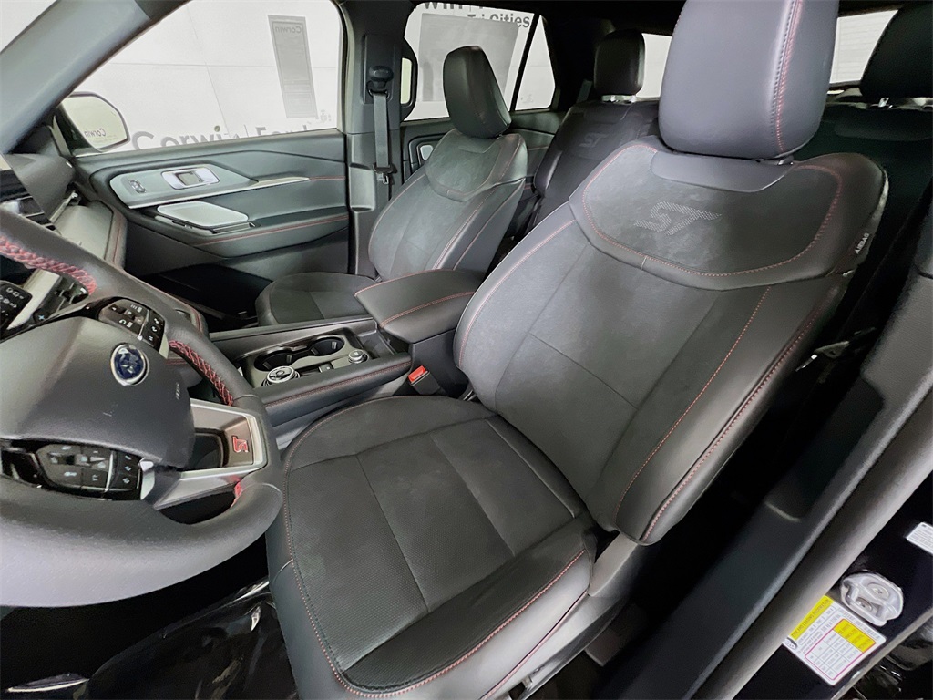 2025 Ford Explorer ST photo 23