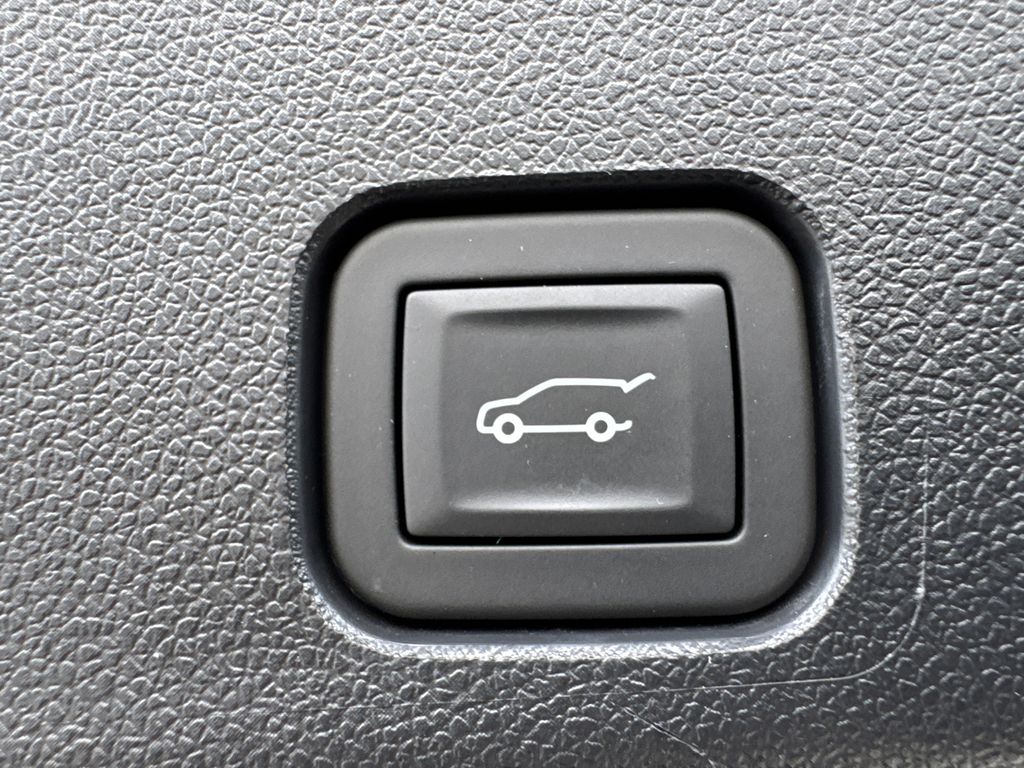 2025 Chevrolet Traverse photo 18