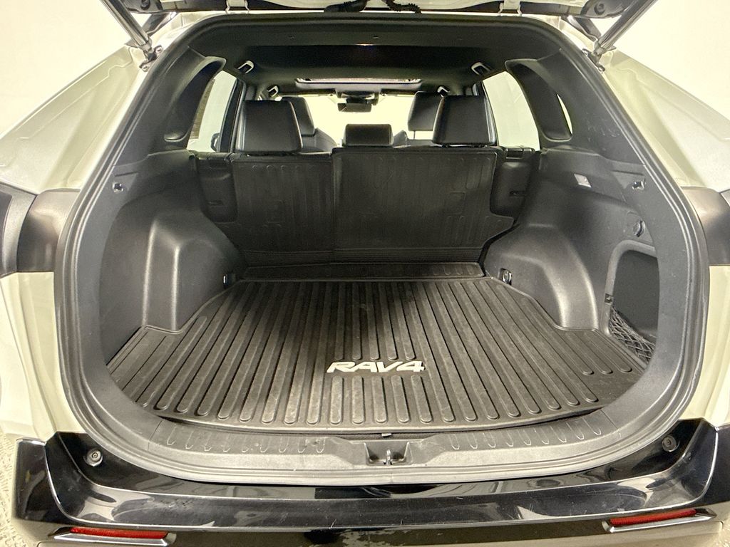 2020 Toyota RAV4 Hybrid XSE photo 27
