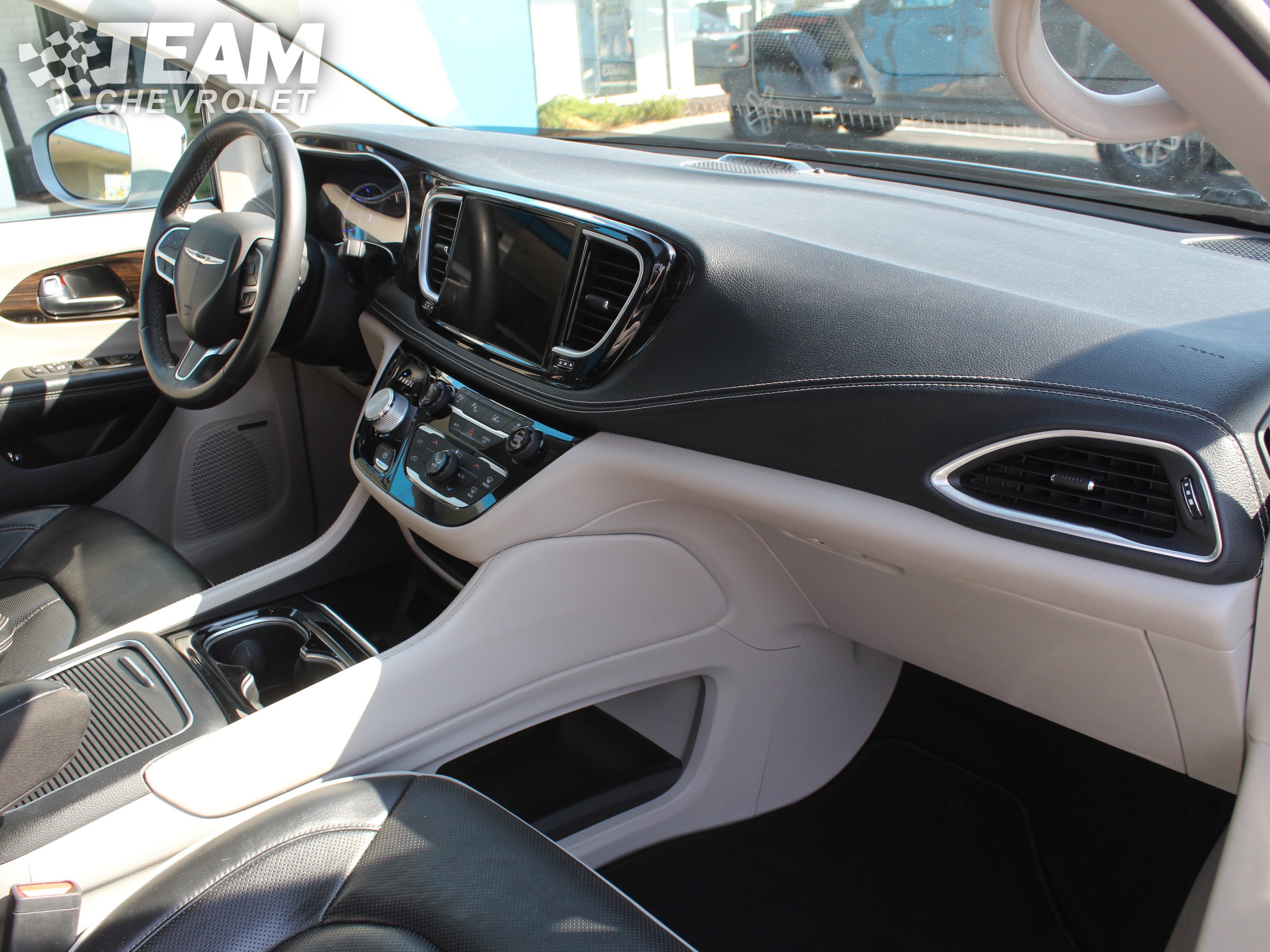 2022 Chrysler Pacifica Hybrid Limited photo 29