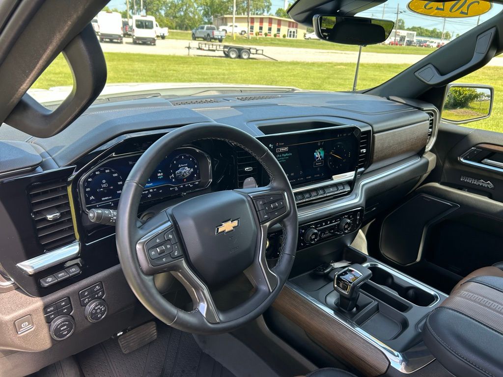 2023 Chevrolet Silverado 1500 High Country photo 15