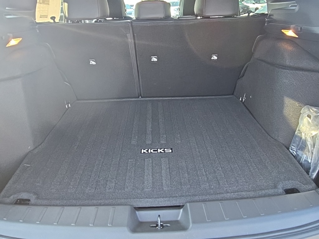 2026 Nissan Kicks SR photo 27