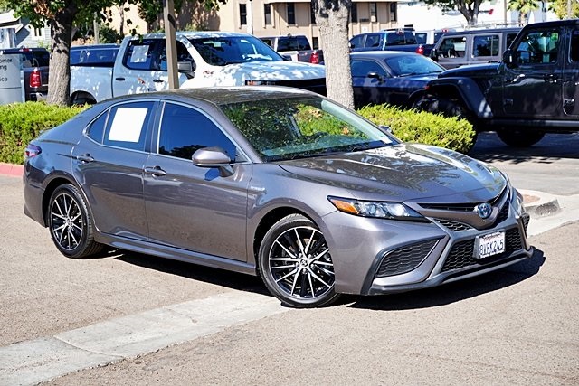 2021 Toyota Camry Hybrid SE photo 2