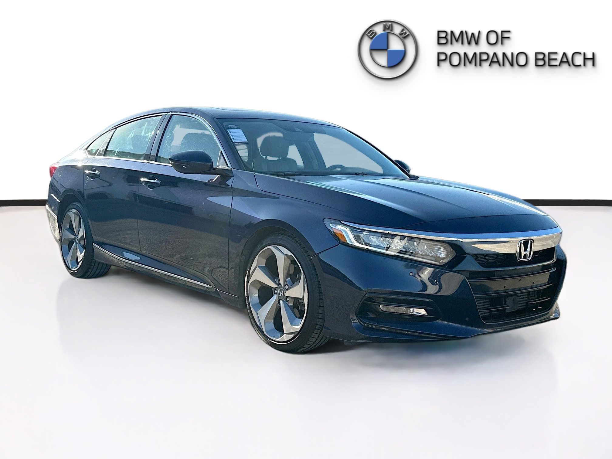 2018 Honda Accord Touring's photo