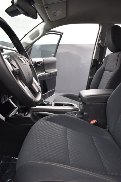 2023 Toyota RAV4 SR5 photo 9