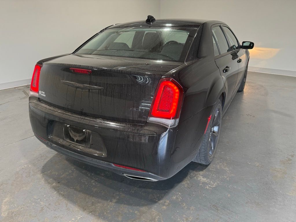 2023 Chrysler 300 Touring photo 2