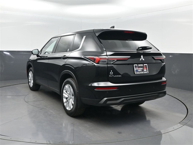 2025 Mitsubishi Outlander ES photo 3