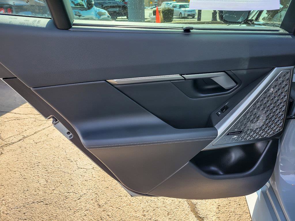 2025 BMW M5 - Image 22