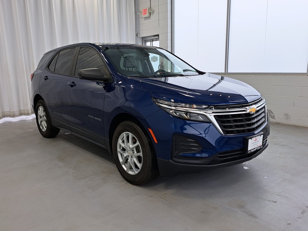 2023 Chevrolet Equinox LS photo 3