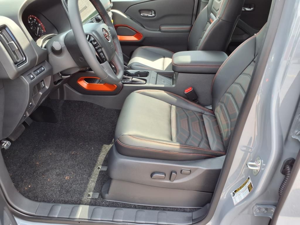 2025 Nissan Frontier Crew Cab PRO-4X photo 11