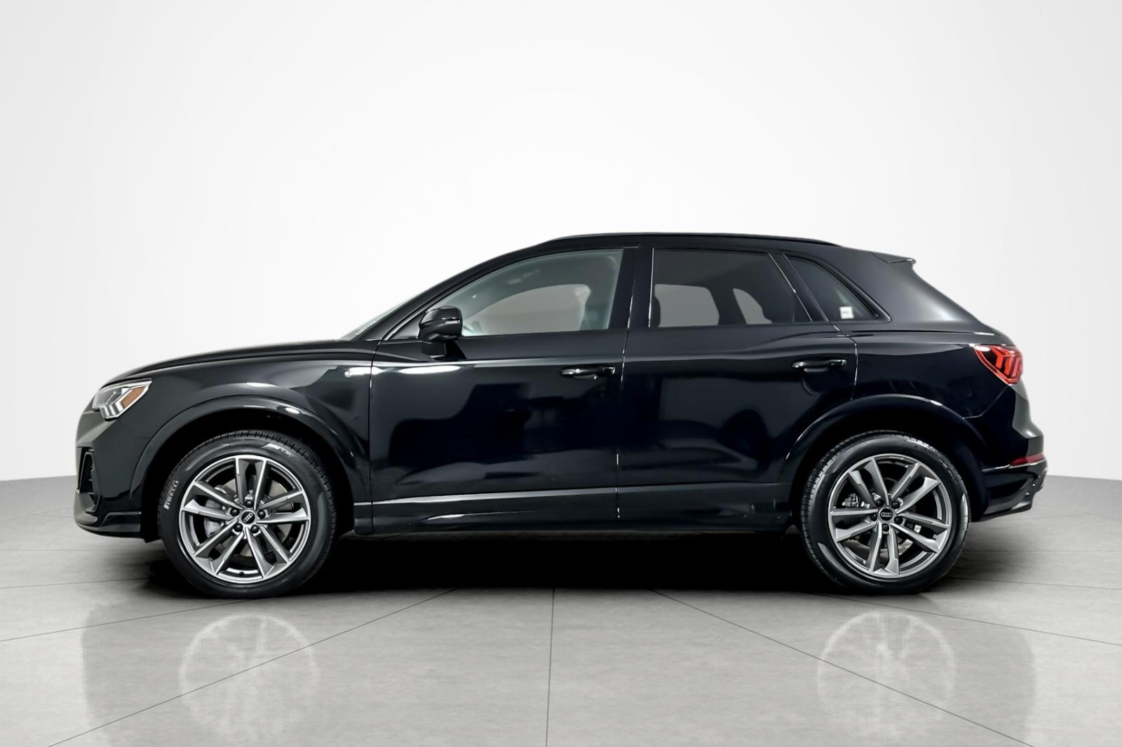 2025 Audi Q3 S line Premium 45 TFSI photo 2