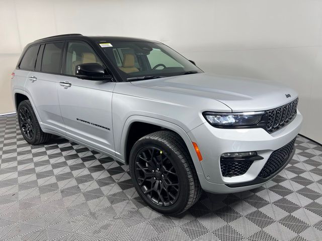 2025 Jeep Grand Cherokee Summit's photo