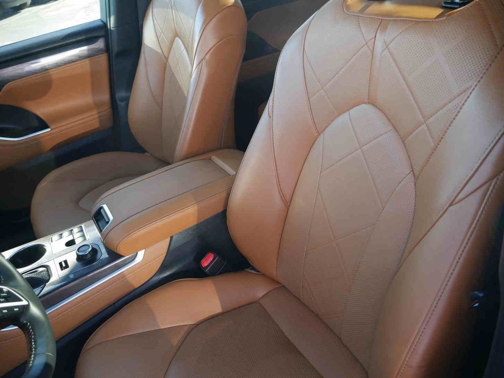 2023 Toyota Highlander LE photo 32