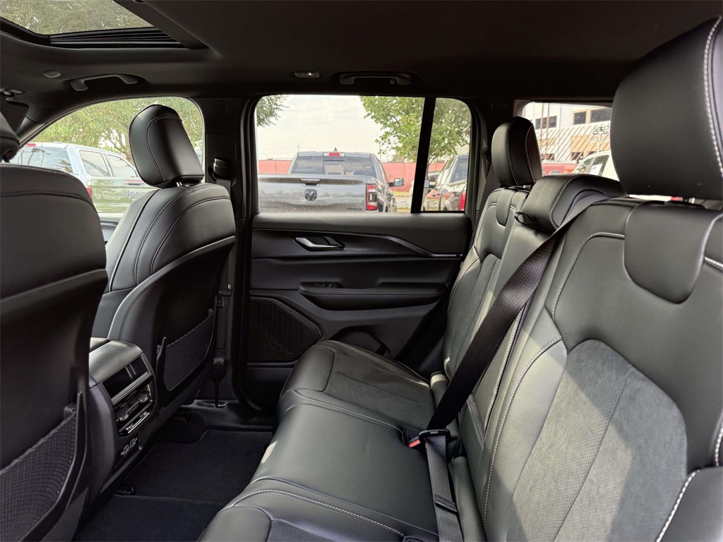 2025 Jeep Grand Cherokee Altitude X photo 15