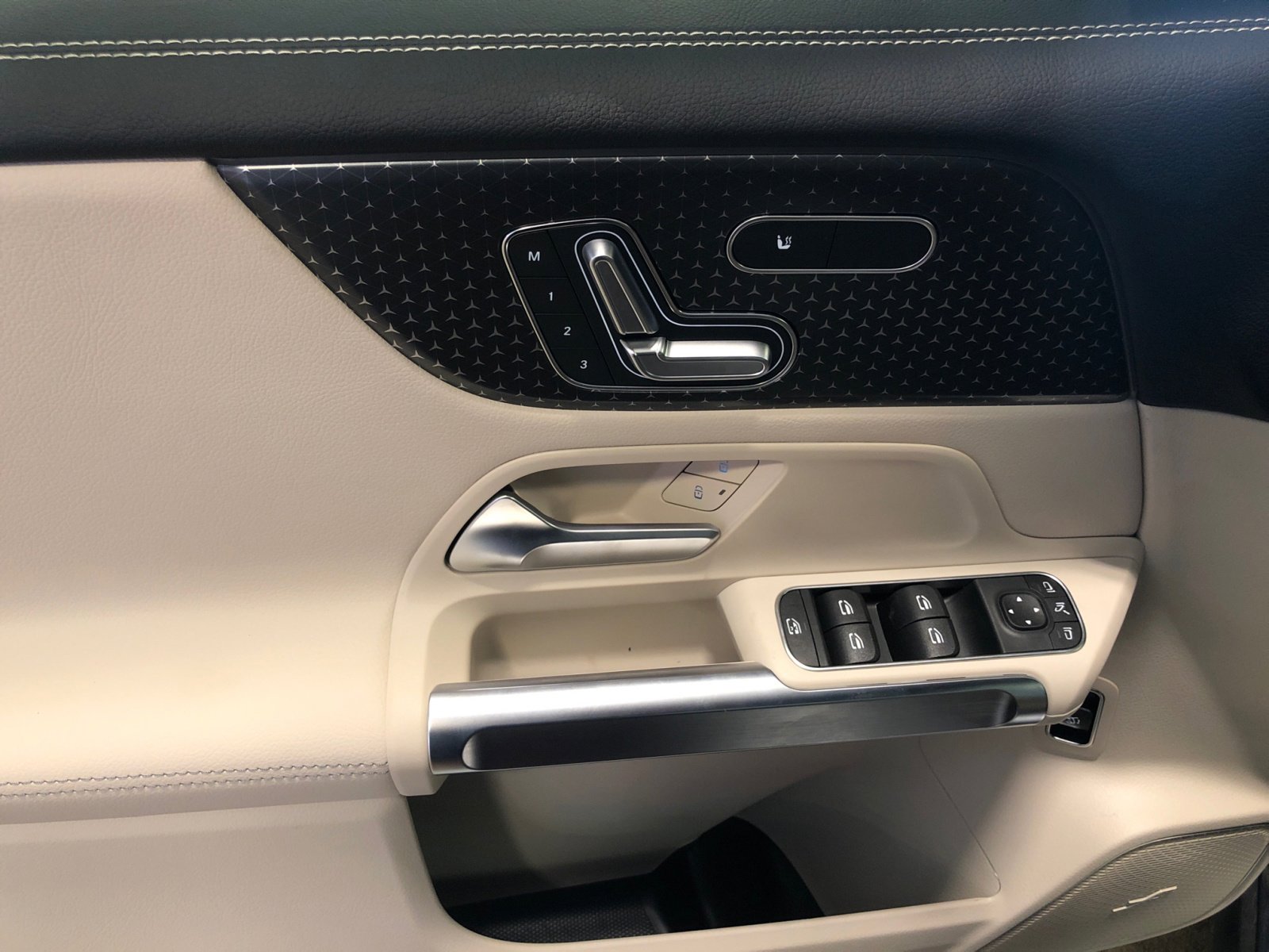 2025 Mercedes Benz GLB 250 4MATIC photo 18