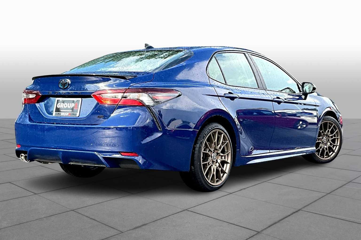 2023 Toyota Camry Hybrid SE photo 11