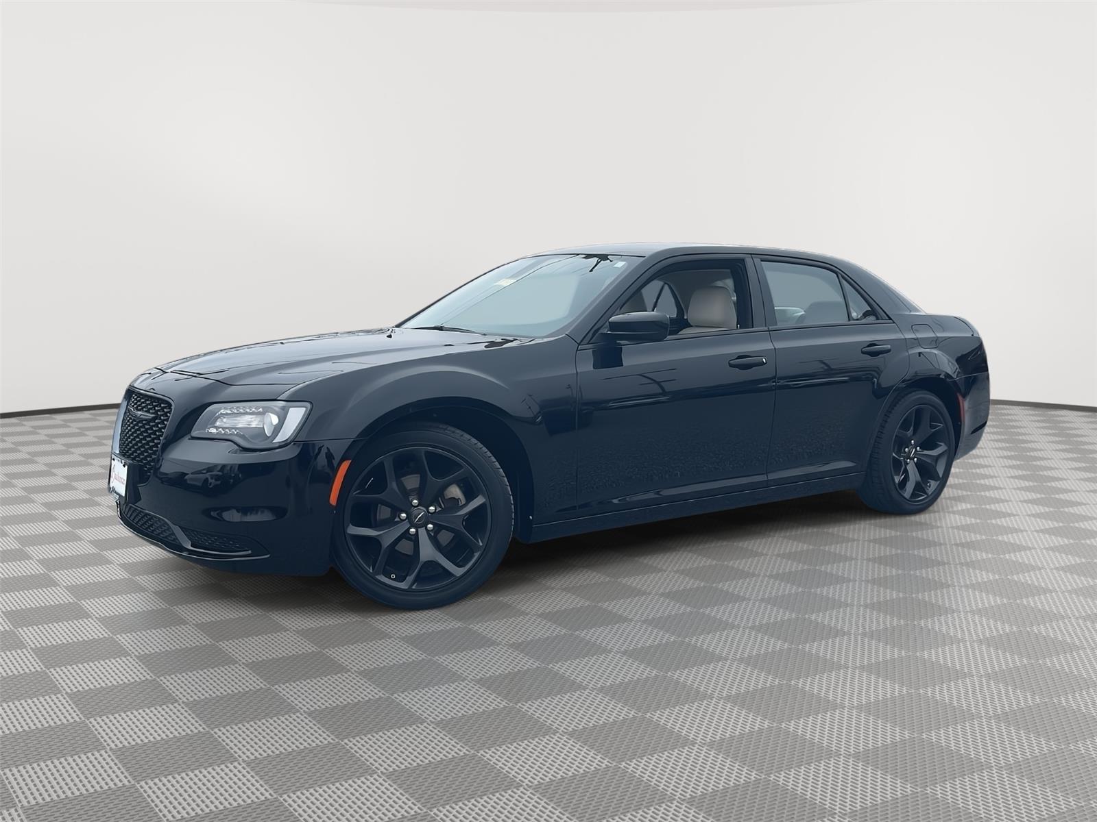 2022 Chrysler 300 Touring photo 4