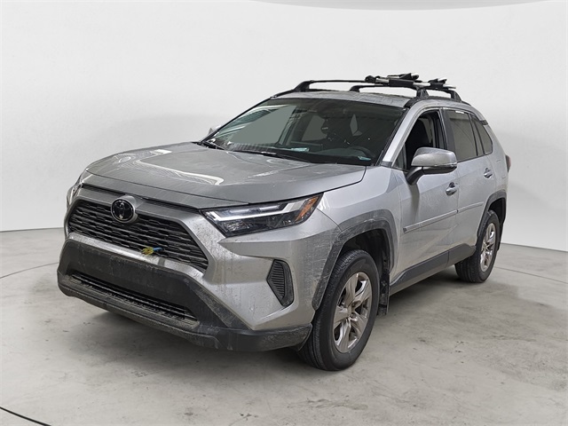 2025 Toyota RAV4 XLE's photo