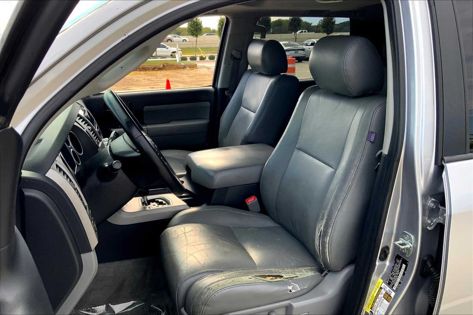 2010 Toyota Sequoia photo 7