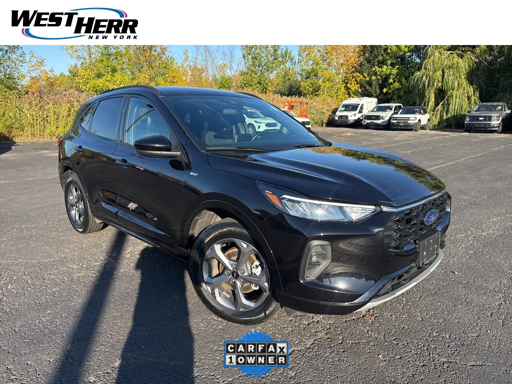 2023 Ford Escape ST-Line Select's photo