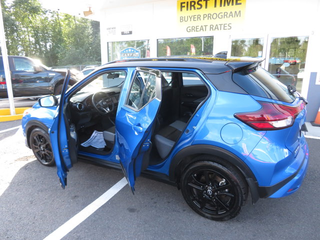 2023 Nissan Kicks SR photo 14