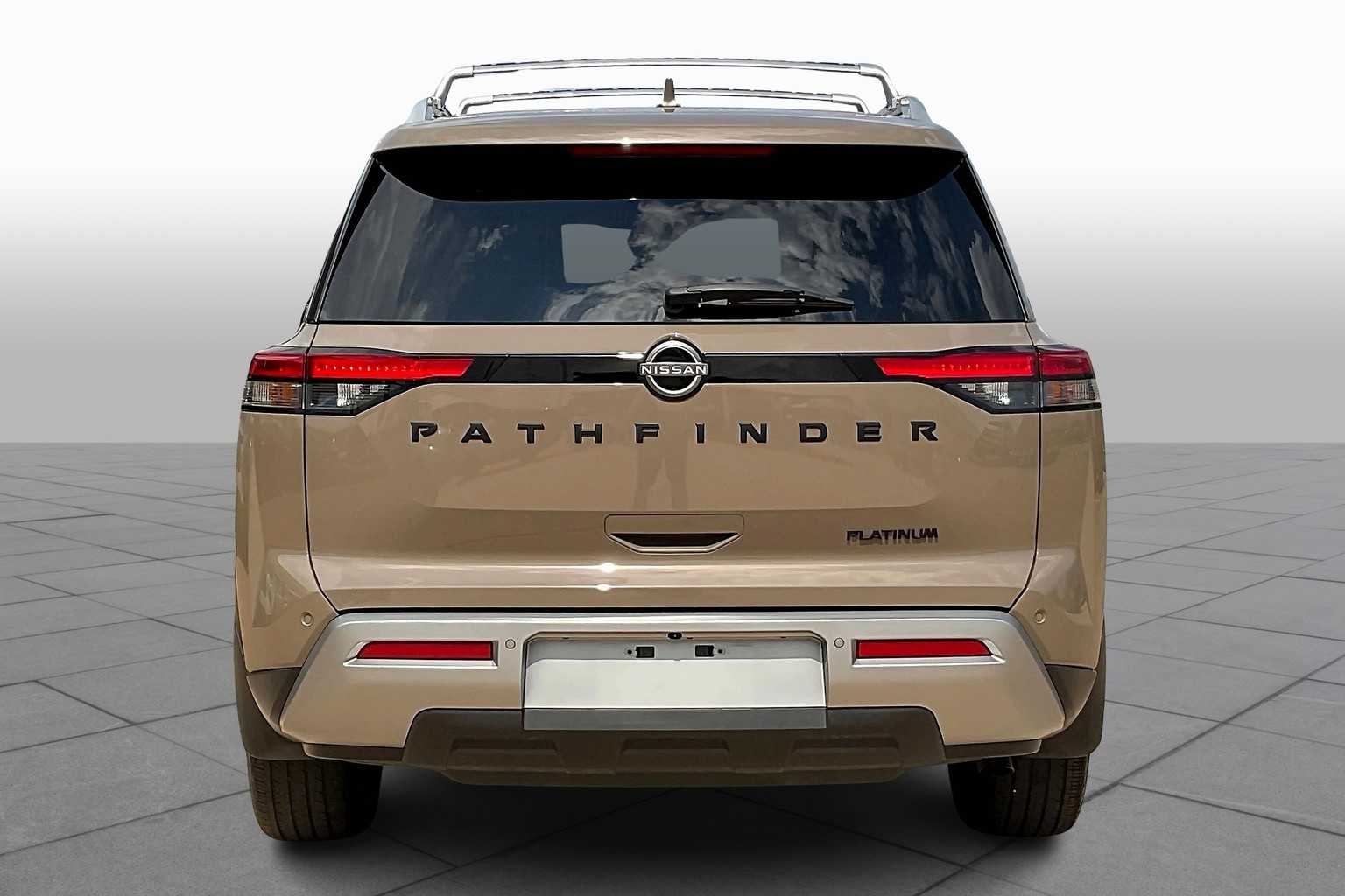 2023 Nissan Pathfinder Platinum photo 4