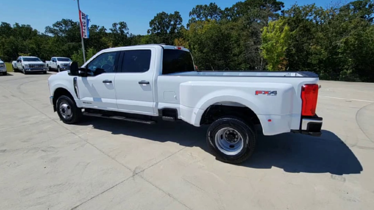 2023 Ford F-350 XLT photo 32
