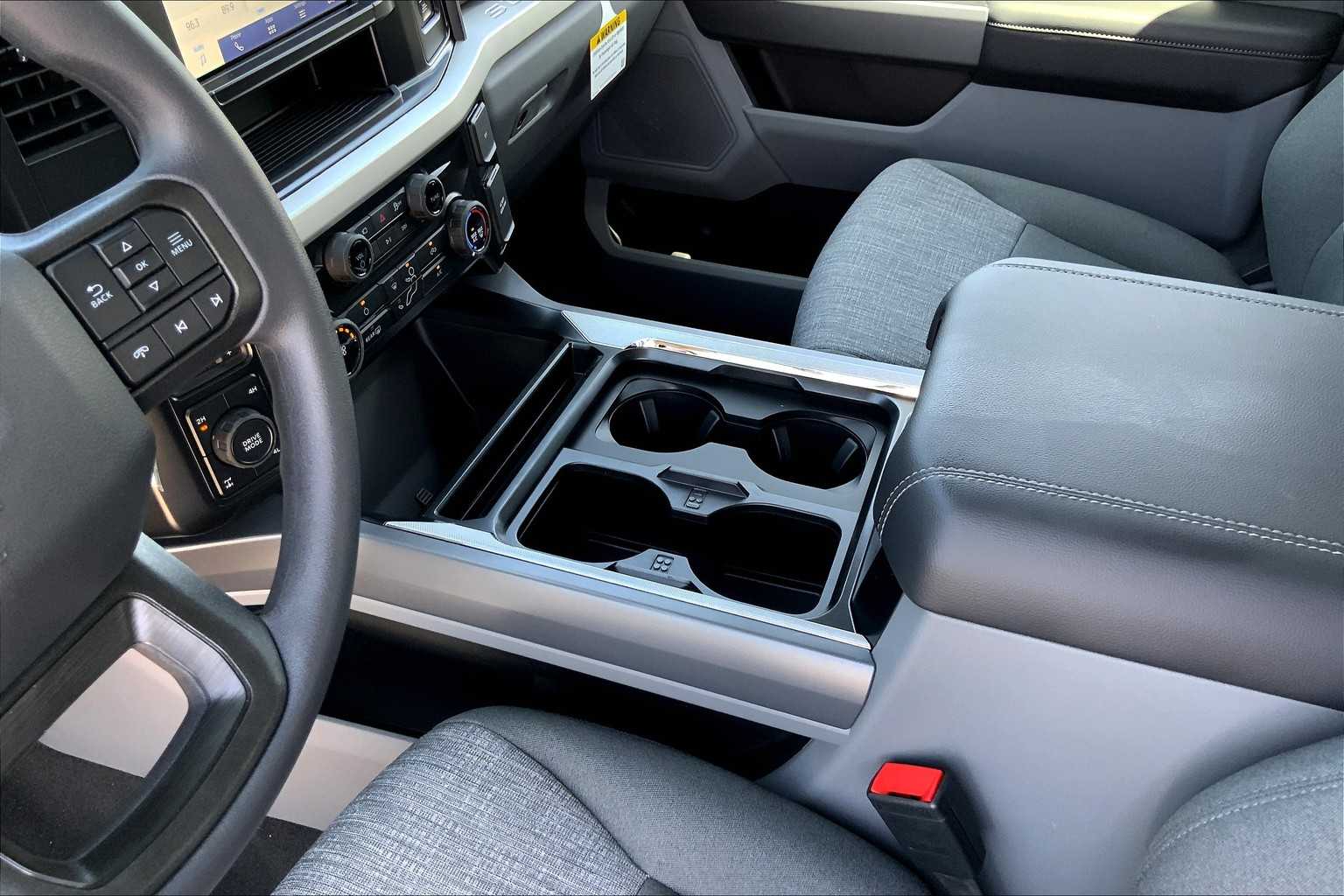 2025 Ford F-250 XLT photo 7