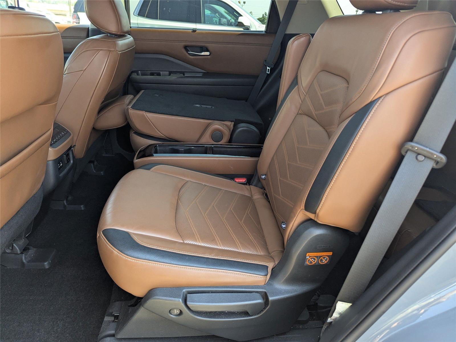 2022 Nissan Pathfinder Platinum photo 14