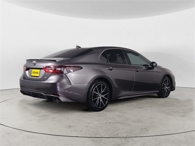 2022 Toyota Camry SE photo 4
