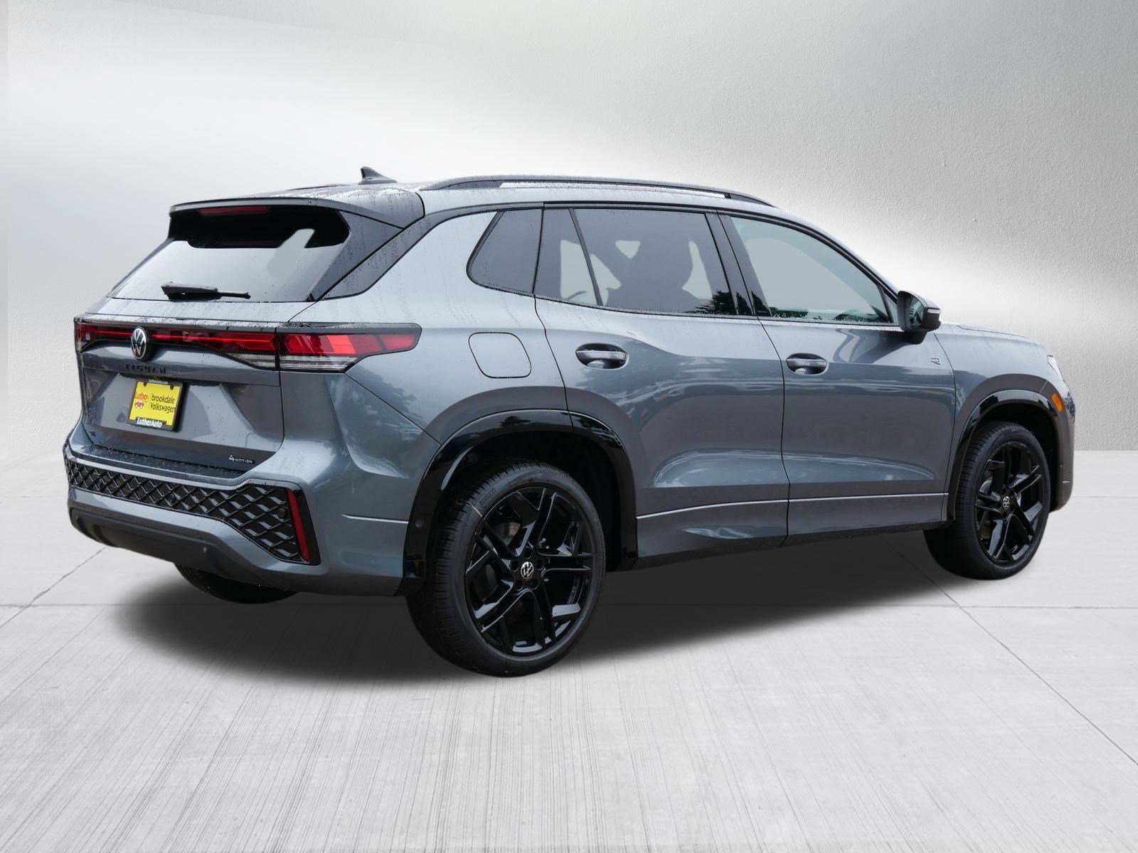 2025 Volkswagen Tiguan SE R-Line Black photo 2