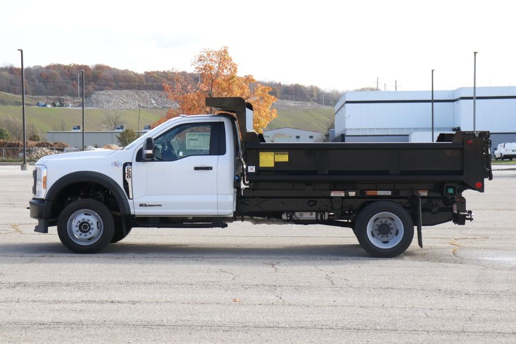 2025 Ford F-550 photo 2