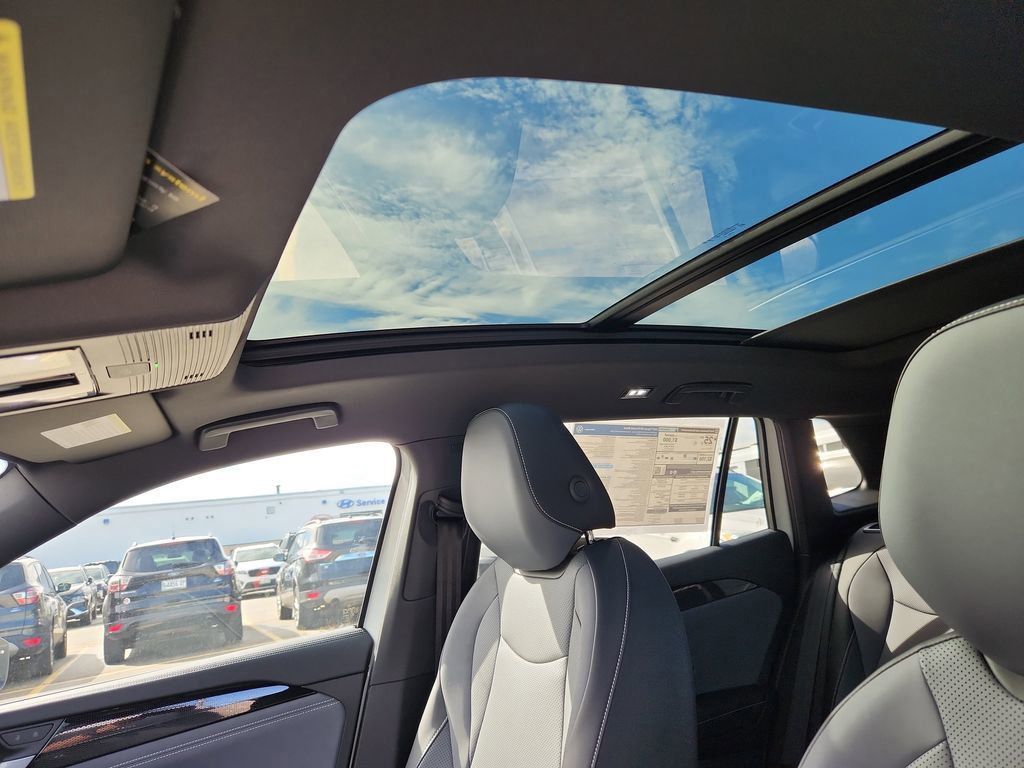 2025 Volkswagen Tiguan SE R-Line Black photo 18