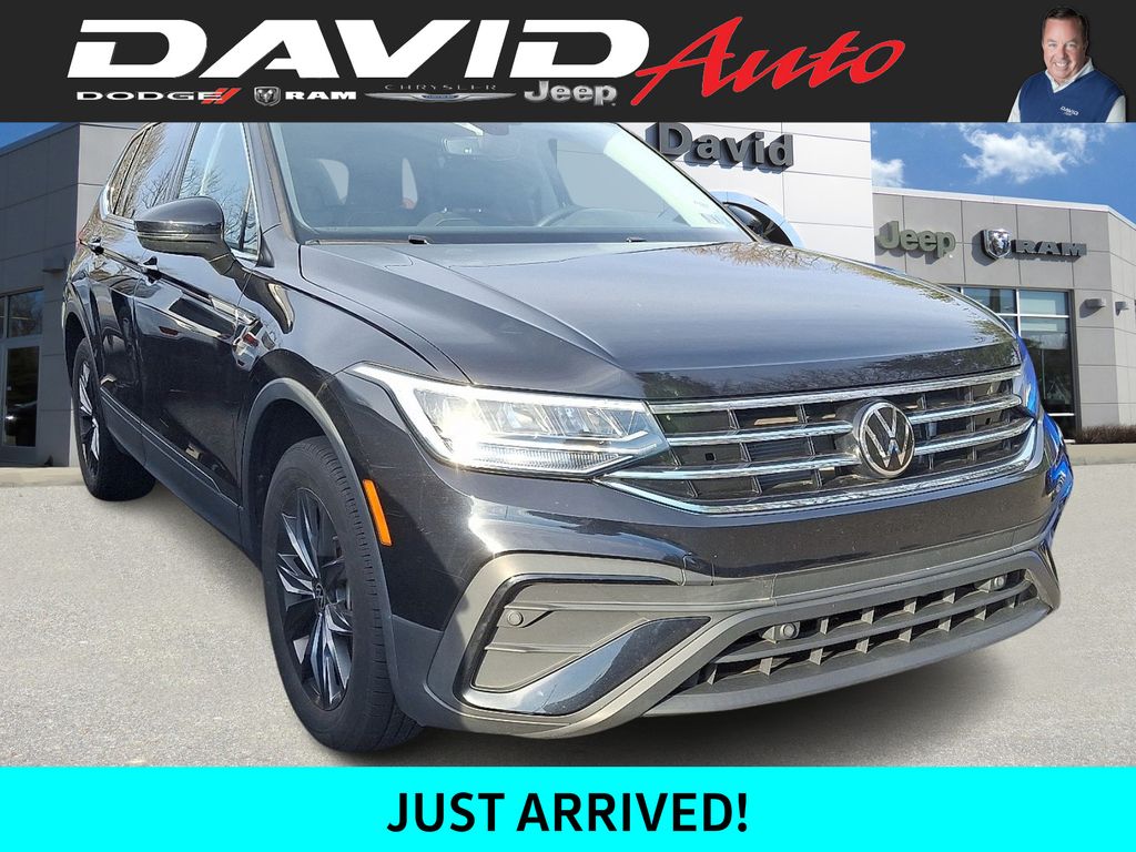 2023 Volkswagen Tiguan SE's photo