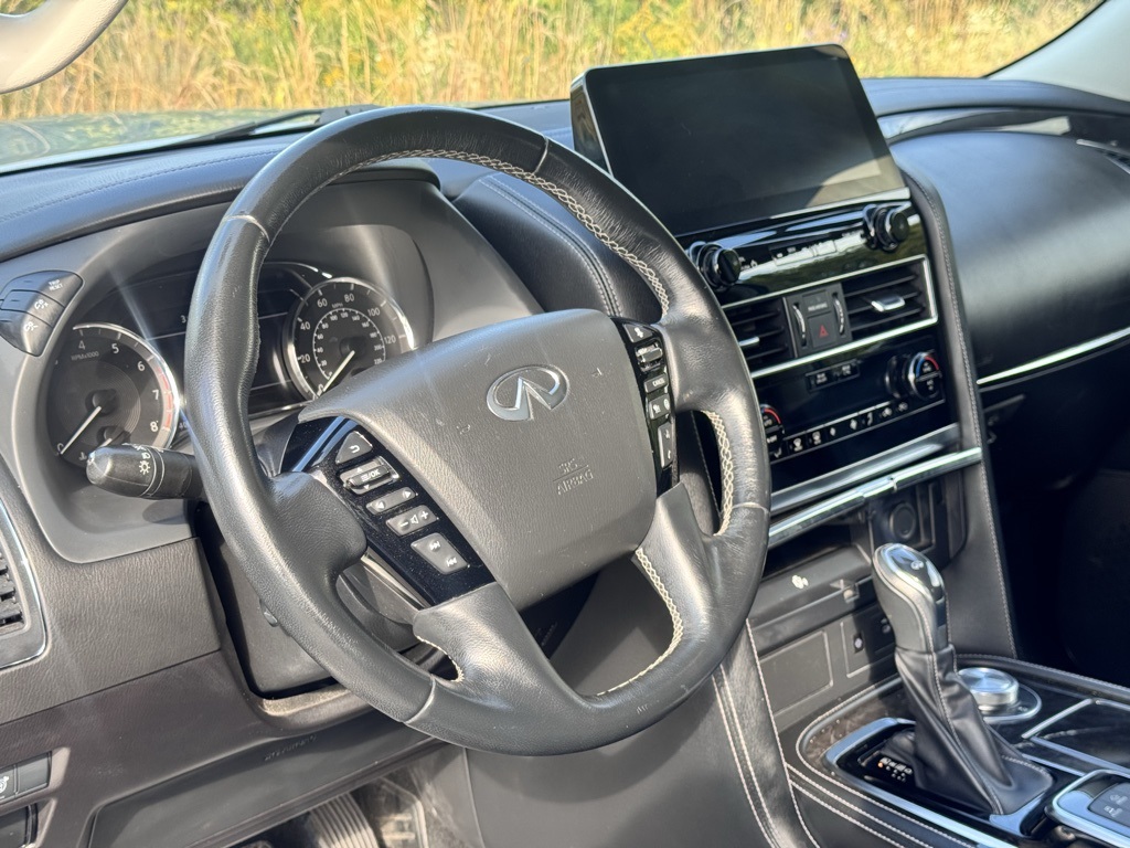 2022 Infiniti QX80 Luxe photo 16